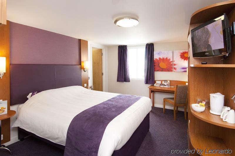Premier Inn London Heathrow M4/J4 Hillingdon Exteriör bild