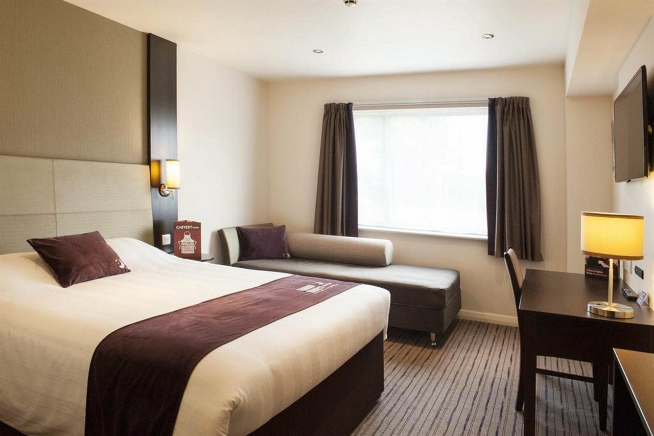 Premier Inn London Heathrow M4/J4 Hillingdon Exteriör bild