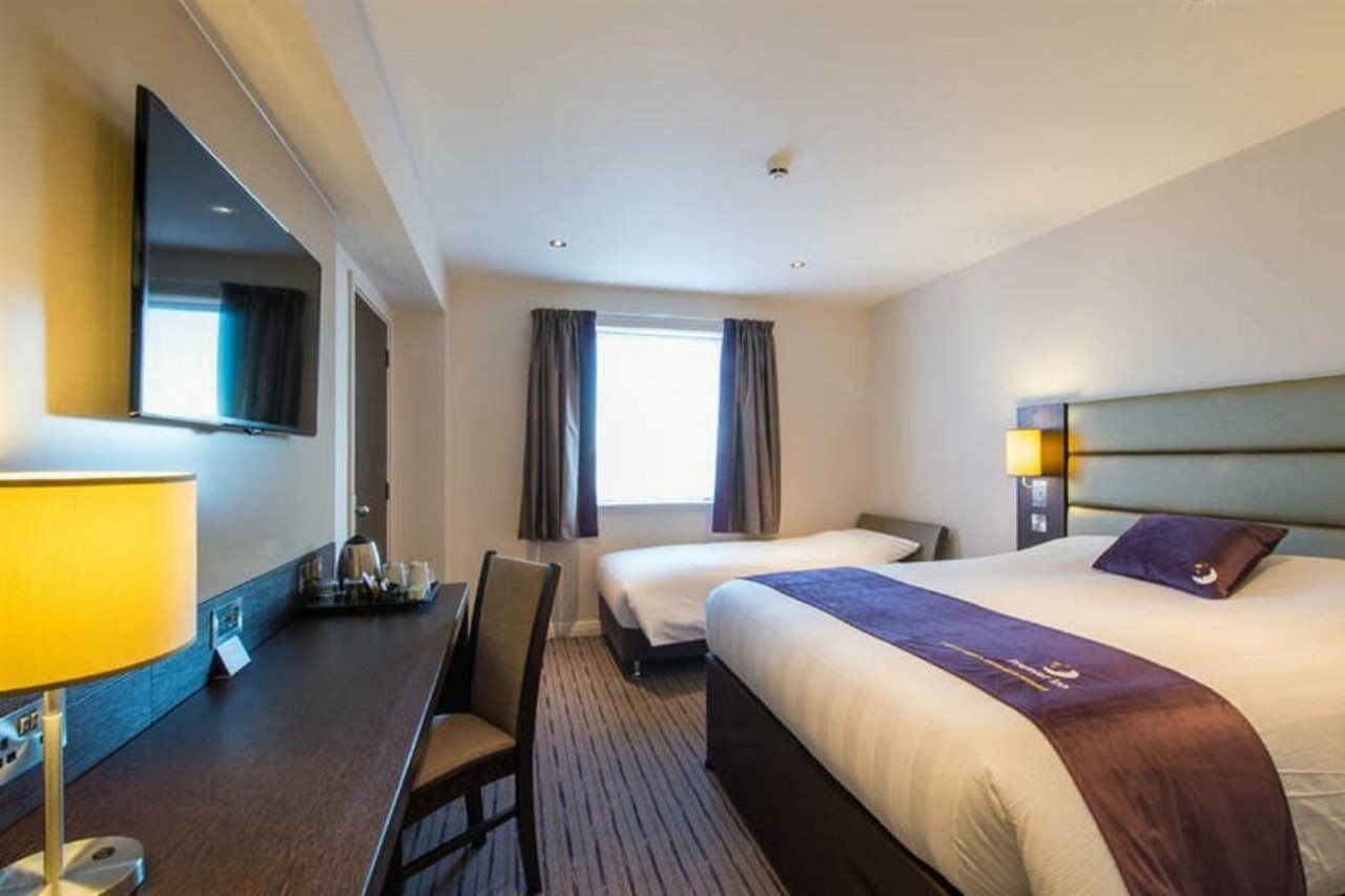 Premier Inn London Heathrow M4/J4 Hillingdon Exteriör bild