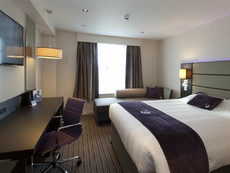 Premier Inn London Heathrow M4/J4 Hillingdon Exteriör bild